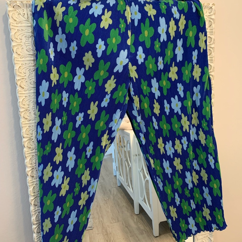 These flowing floral slacks are fun for spring and summer. Work or play.